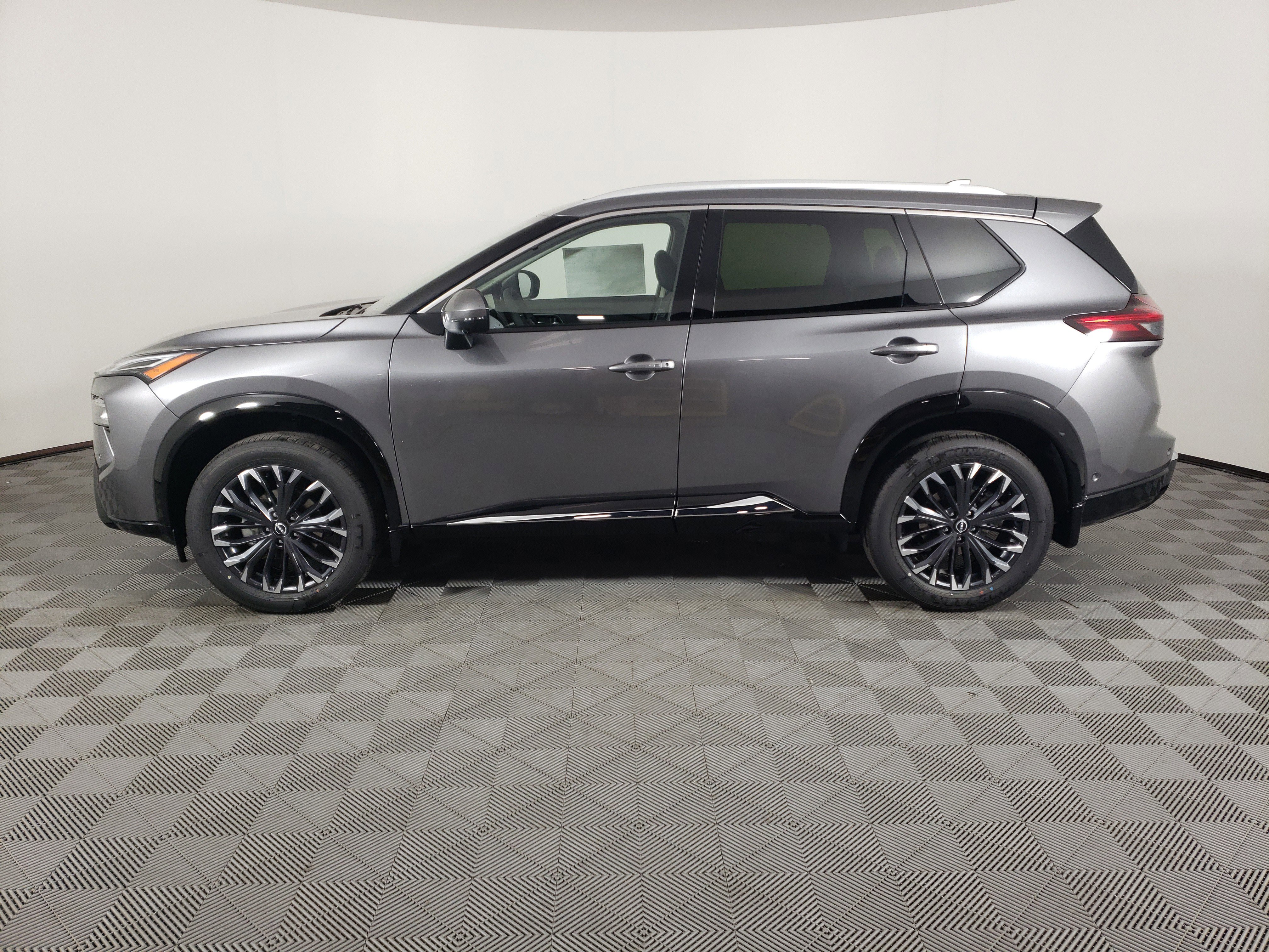 New 2026 Nissan Rogue Platinum image 3