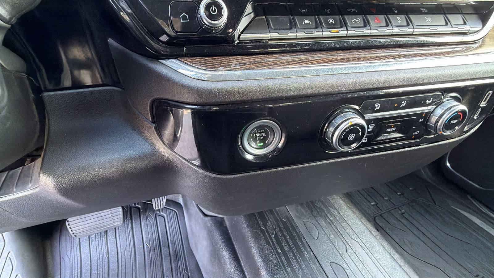 Used 2023 GMC Sierra 1500 SLE w/ Enhanced Capability Package image 17