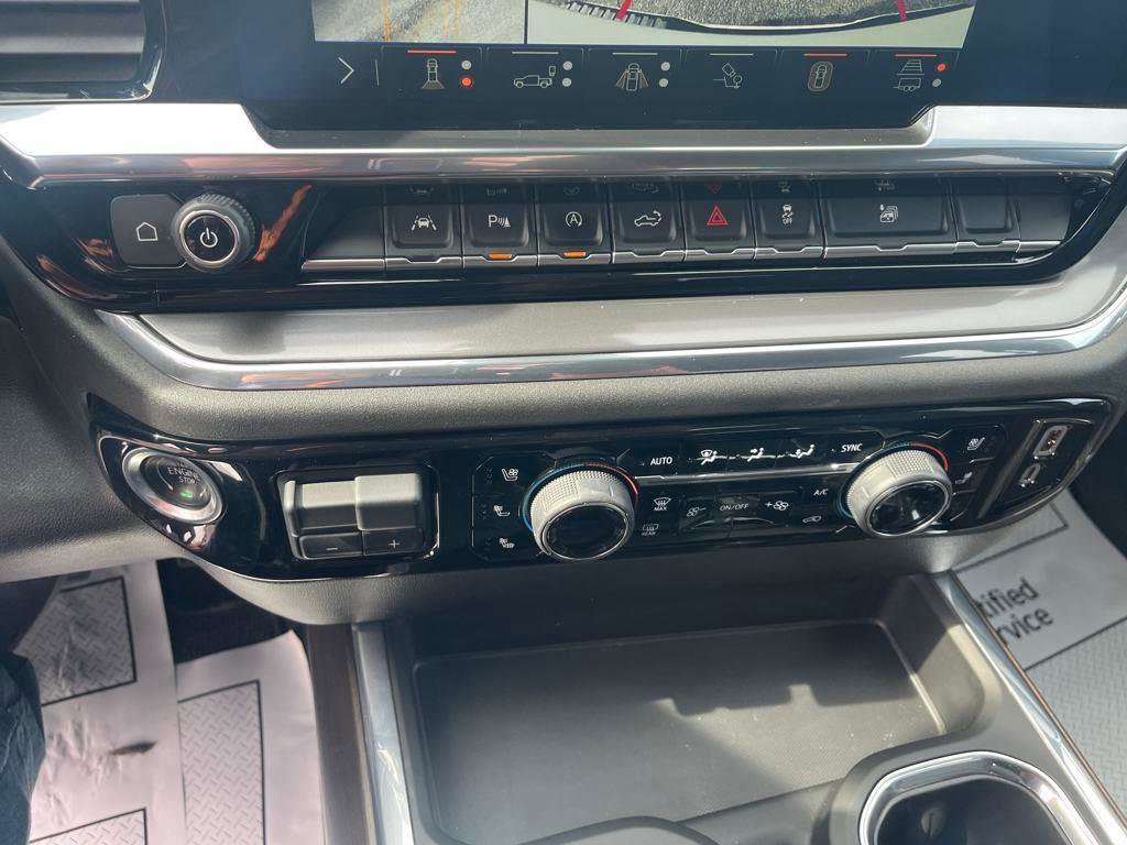 Used 2024 Chevrolet Silverado 1500 High Country w/ Technology Package image 12