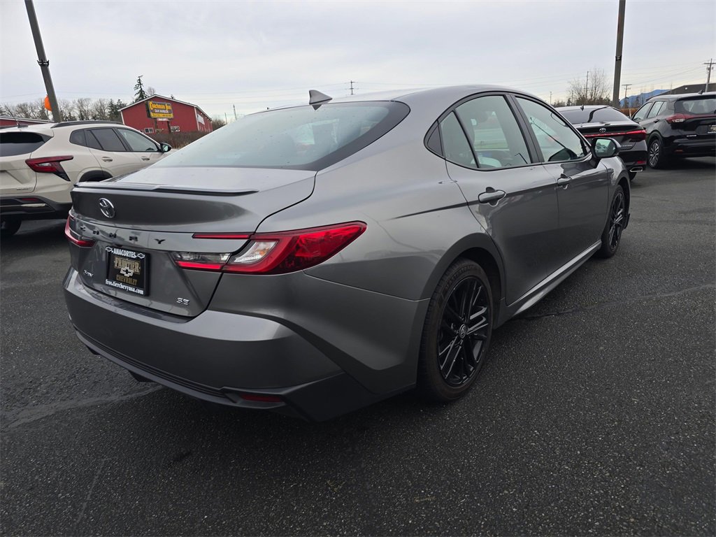 Used 2025 Toyota Camry SE image 3