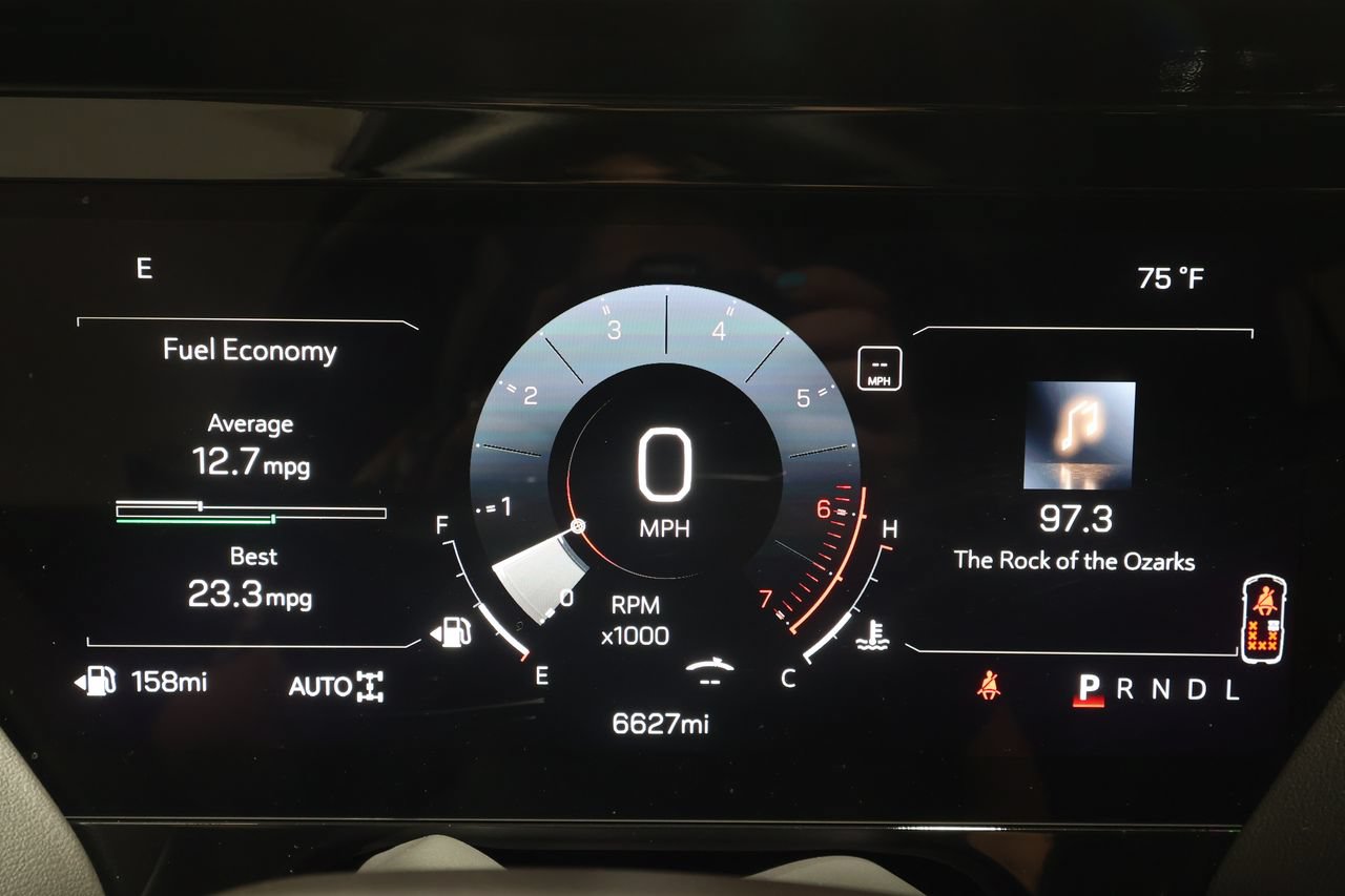 Used 2026 GMC Yukon AT4 w/ AT4 Premium Package AWD/4WD image 13