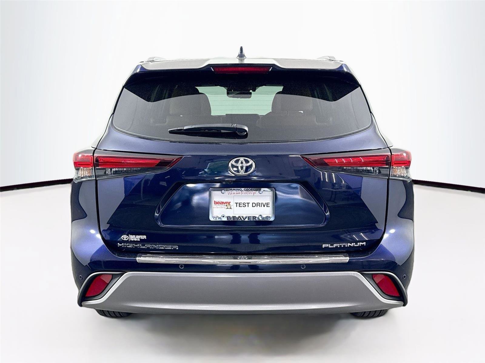 Used 2024 Toyota Highlander Platinum FWD image 12