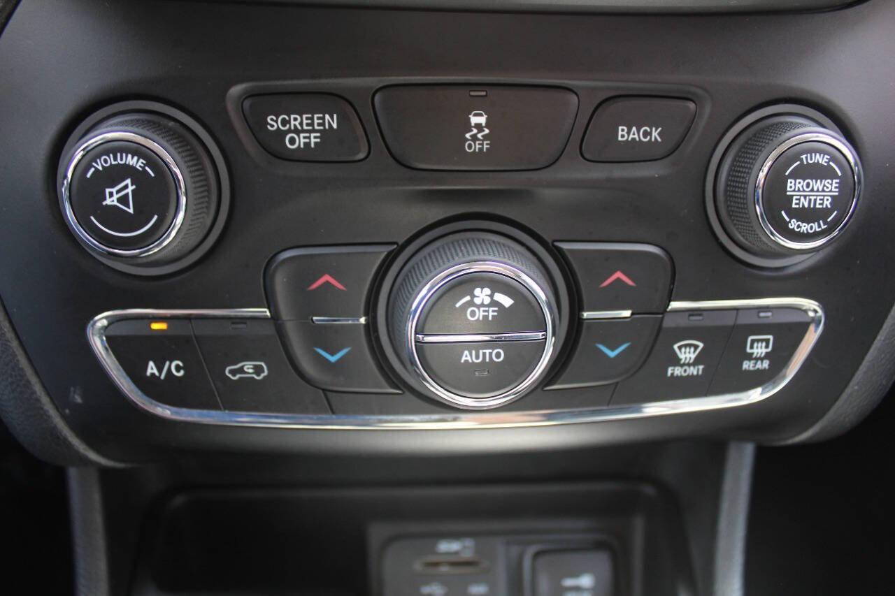 Used 2014 Jeep Cherokee Trailhawk w/ Technology Group AWD/4WD image 14
