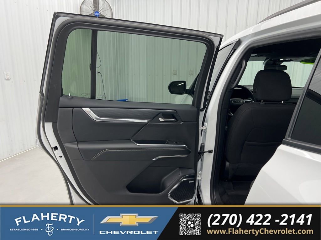 Used 2025 GMC Acadia Elevation FWD image 10