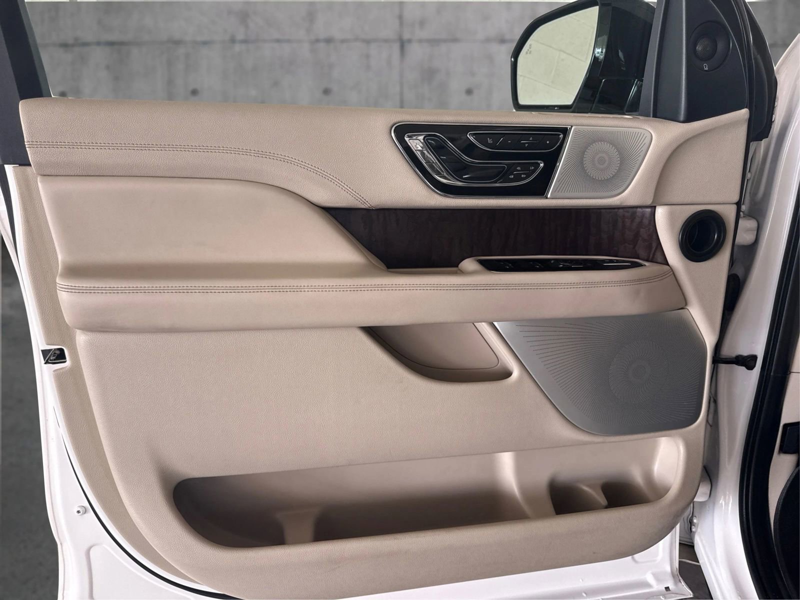 Used 2019 Lincoln Navigator L Reserve w/ Cargo Package AWD/4WD image 20