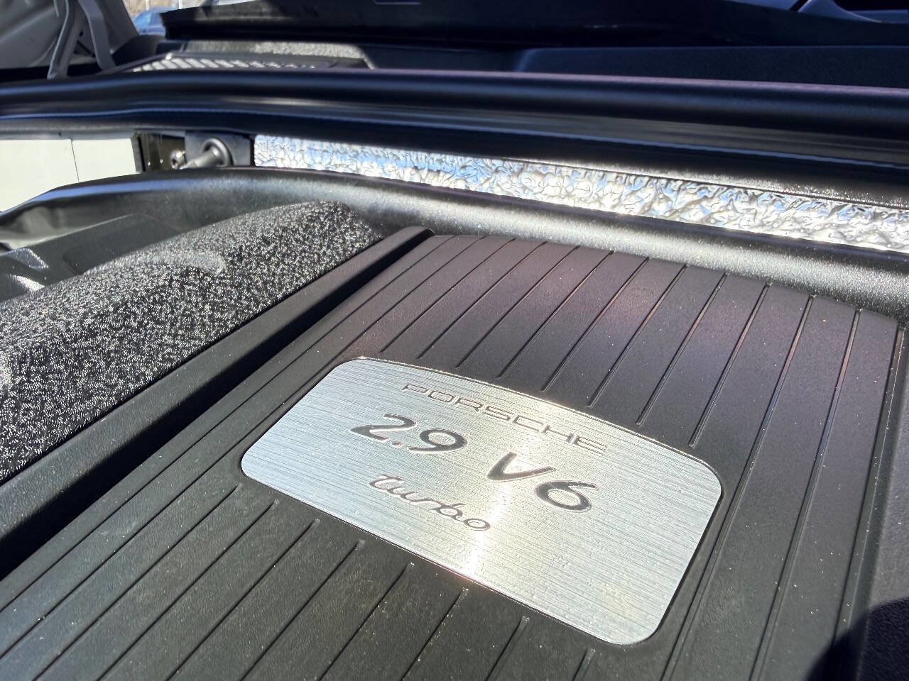 Used 2020 Porsche Macan Turbo image 48