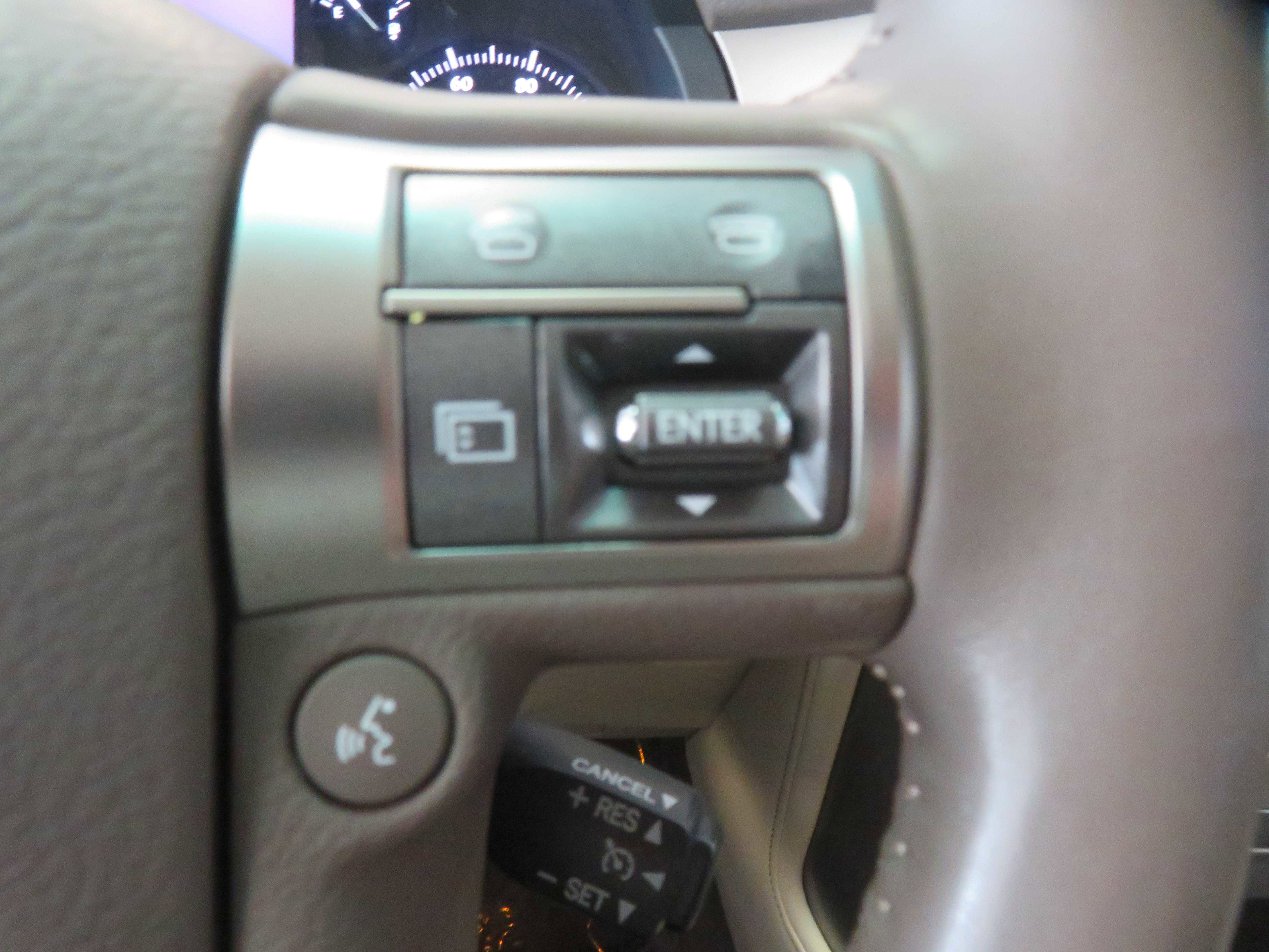 Used 2014 Lexus GX 460 w/ Premium Package image 35