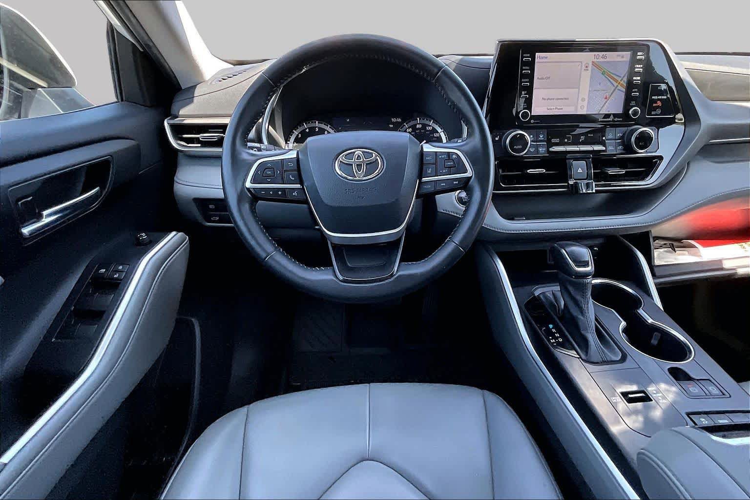 Used 2022 Toyota Highlander XLE FWD image 5