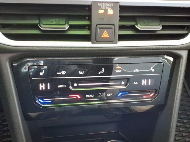 Used 2025 Volkswagen Taos SE w/ Panoramic Sunroof Package image 21