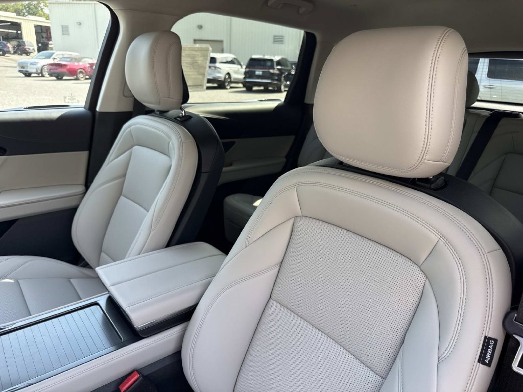 New 2026 Lincoln Nautilus Premier AWD/4WD image 21
