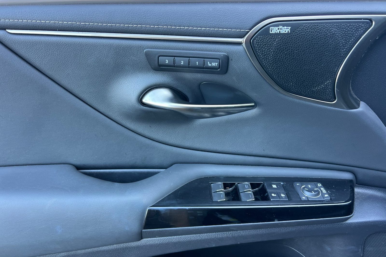 Used 2024 Lexus ES 350 F Sport w/ Accessory Package (Z2) FWD image 12