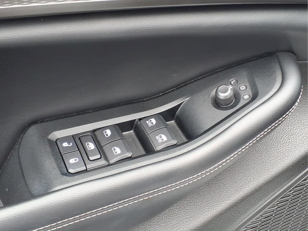Used 2023 Jeep Grand Cherokee Altitude AWD/4WD image 17