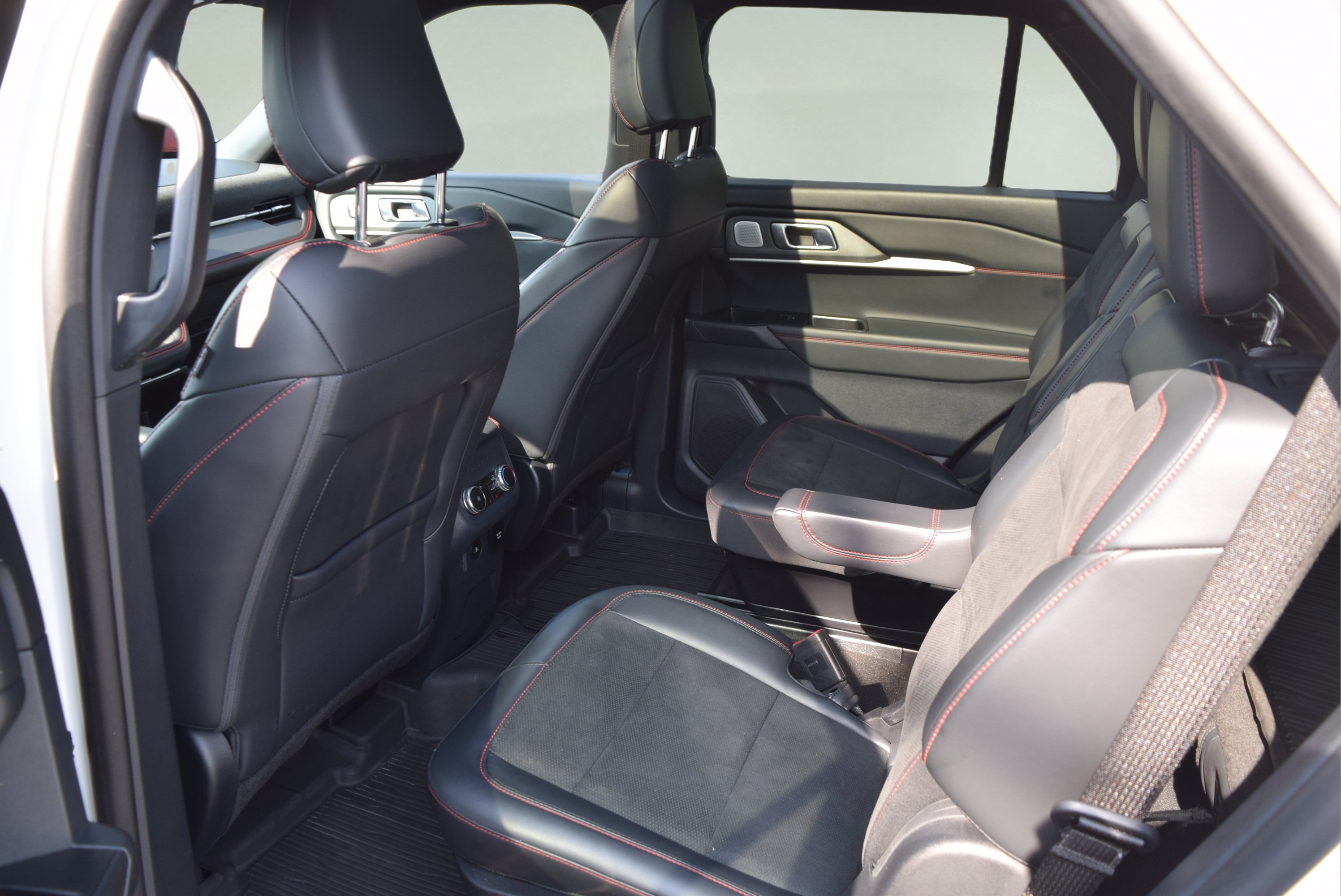 Used 2025 Ford Explorer ST w/ Sun And Sound Package AWD/4WD image 8