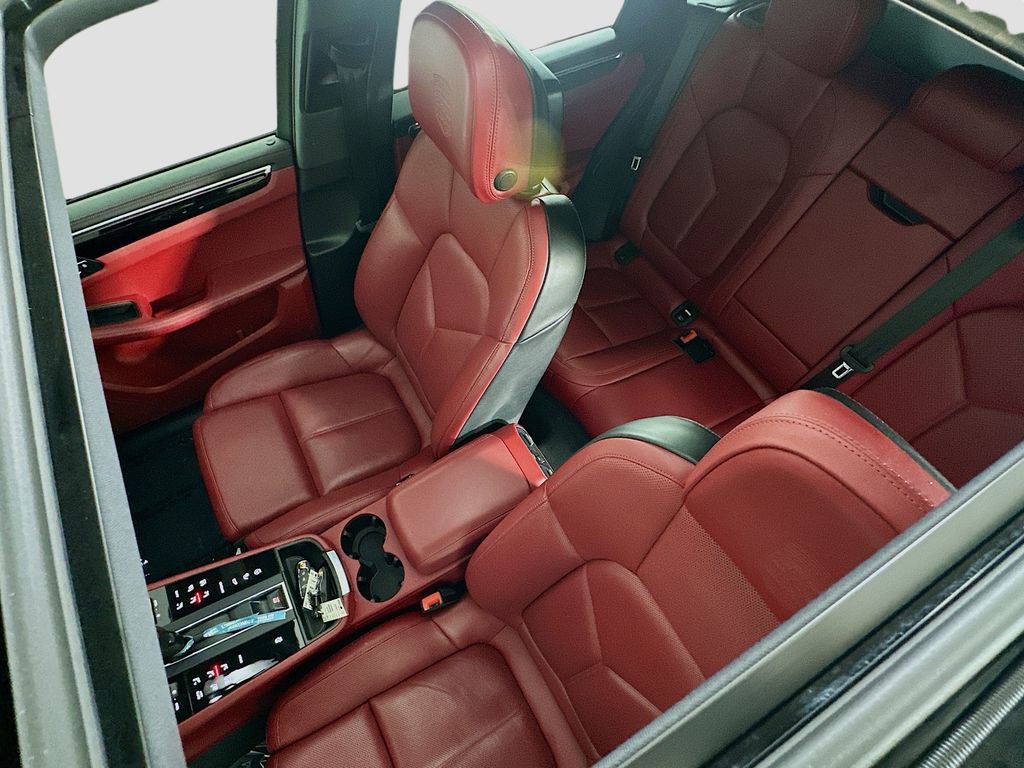 Certified 2023 Porsche Macan AWD/4WD image 14