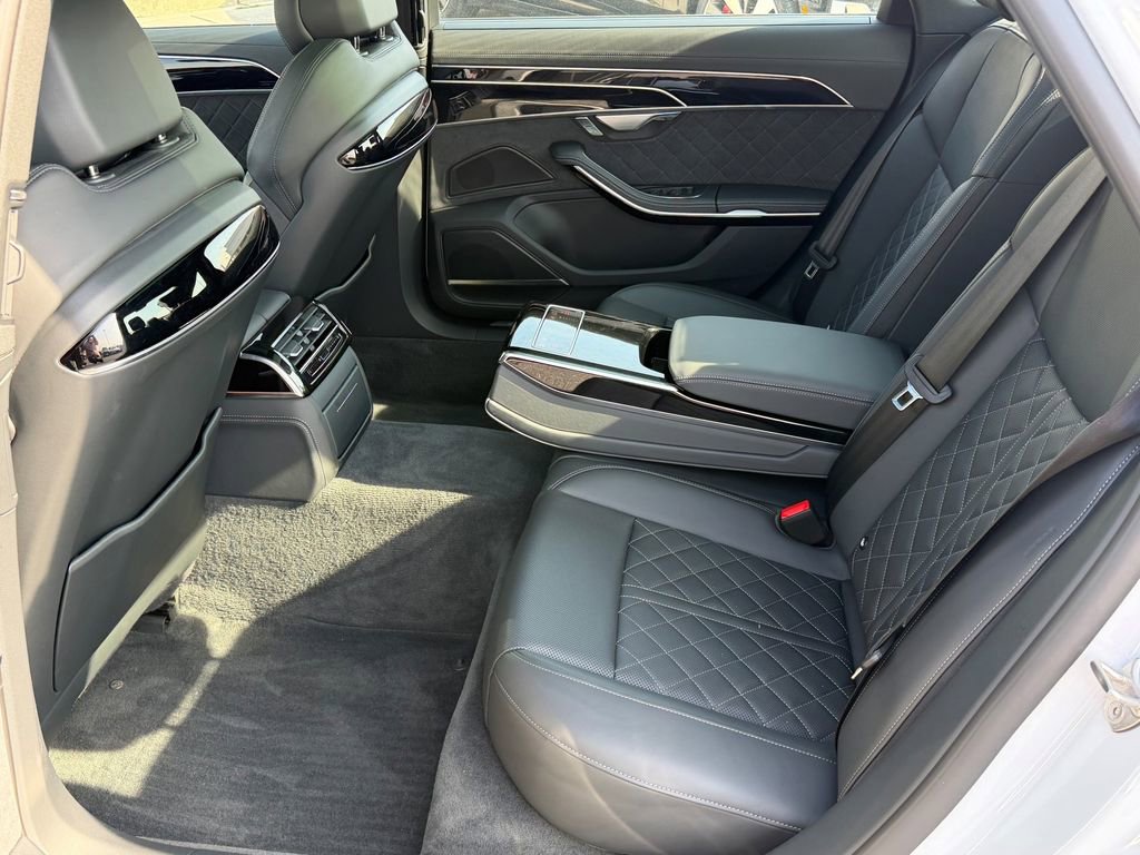 Used 2024 Audi S8 image 24
