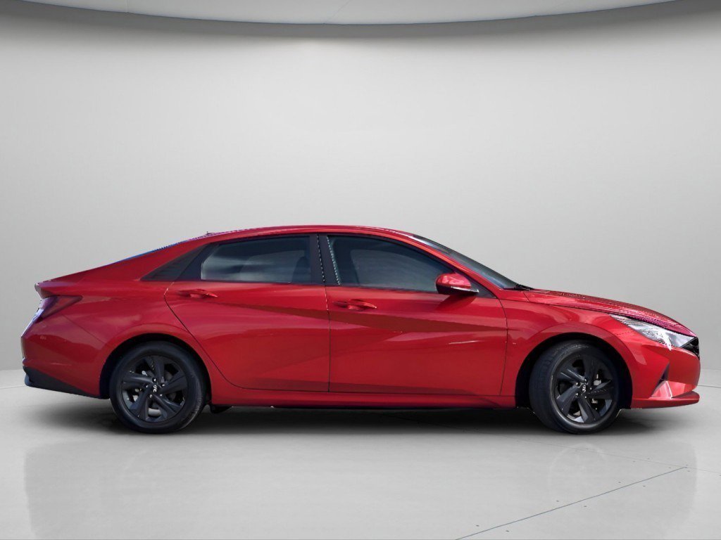 Used 2023 Hyundai Elantra SEL w/ Cargo Package FWD image 22