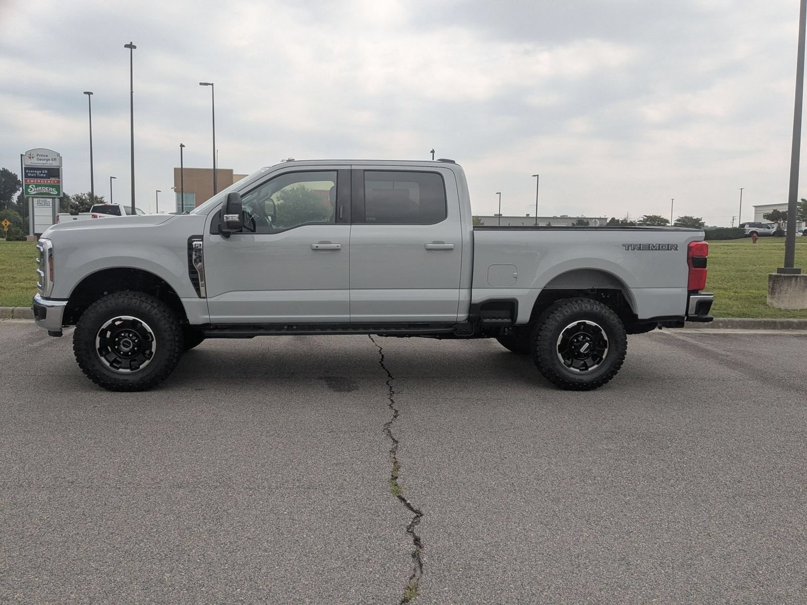 New 2026 Ford F250 Lariat w/ Tremor Off-Road Package AWD/4WD image 6