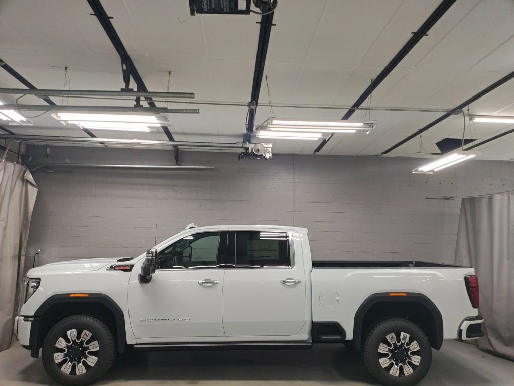 New 2026 GMC Sierra 2500 Denali w/ Denali Reserve Package AWD/4WD image 14