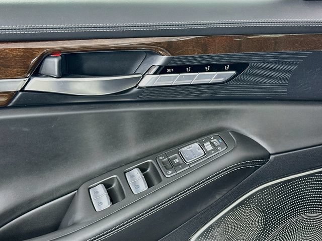 Used 2018 Genesis G90 3.3T Premium RWD image 18