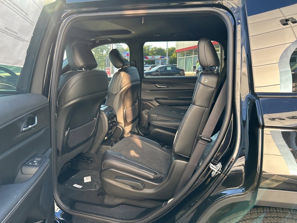 New 2025 Jeep Grand Cherokee L Altitude image 10