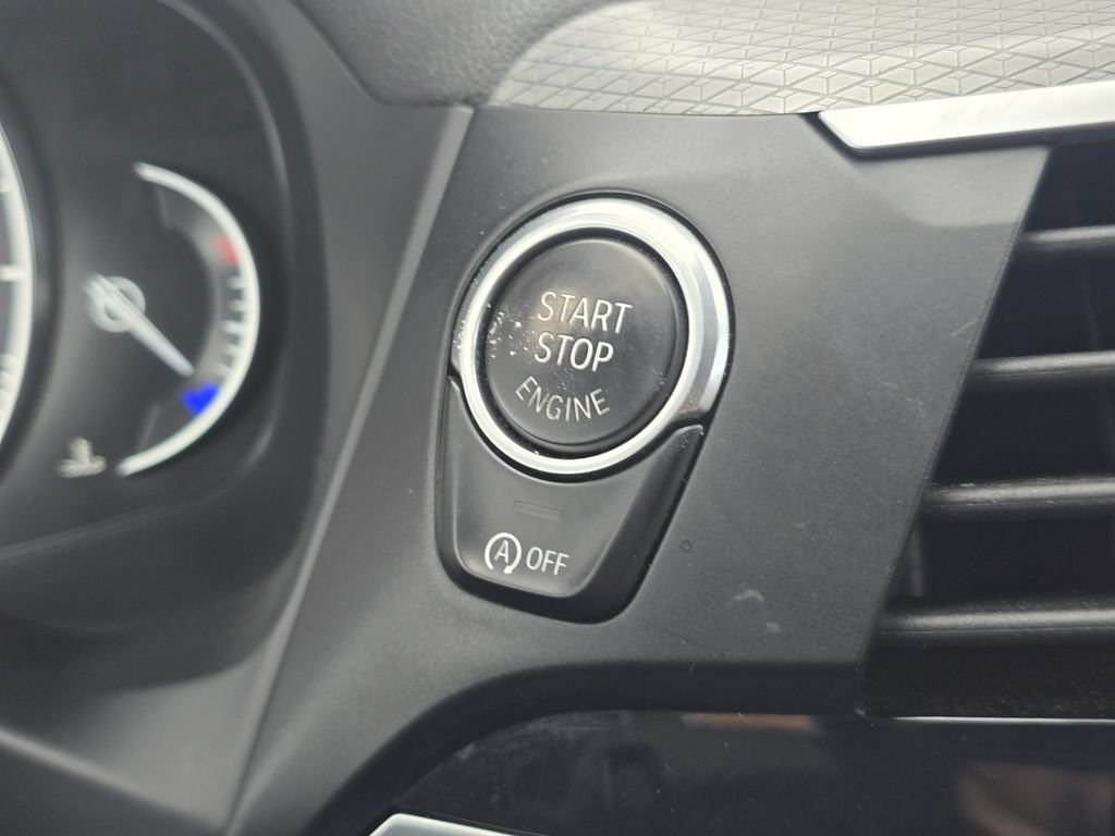 Used 2019 BMW X4 xDrive30i w/ M Sport Package AWD/4WD image 32