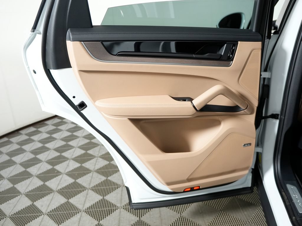 Certified 2026 Porsche Cayenne AWD/4WD image 33