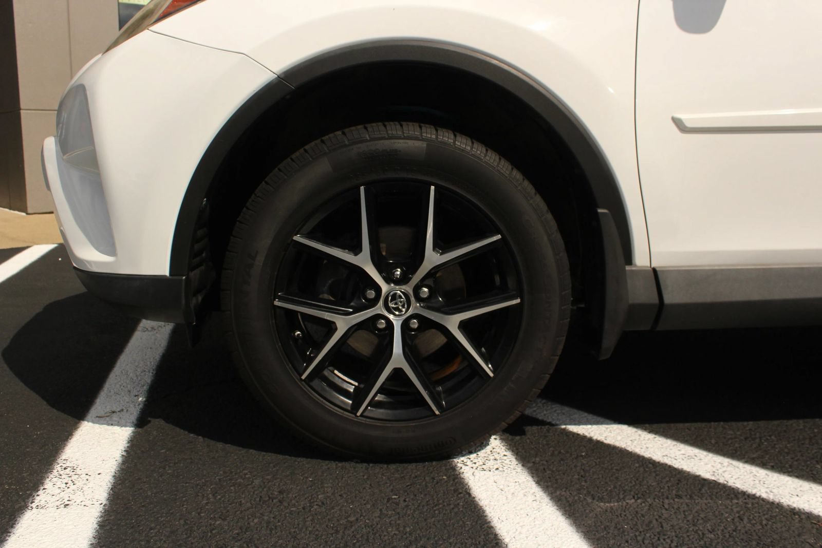 Used 2017 Toyota RAV4 SE AWD/4WD image 3