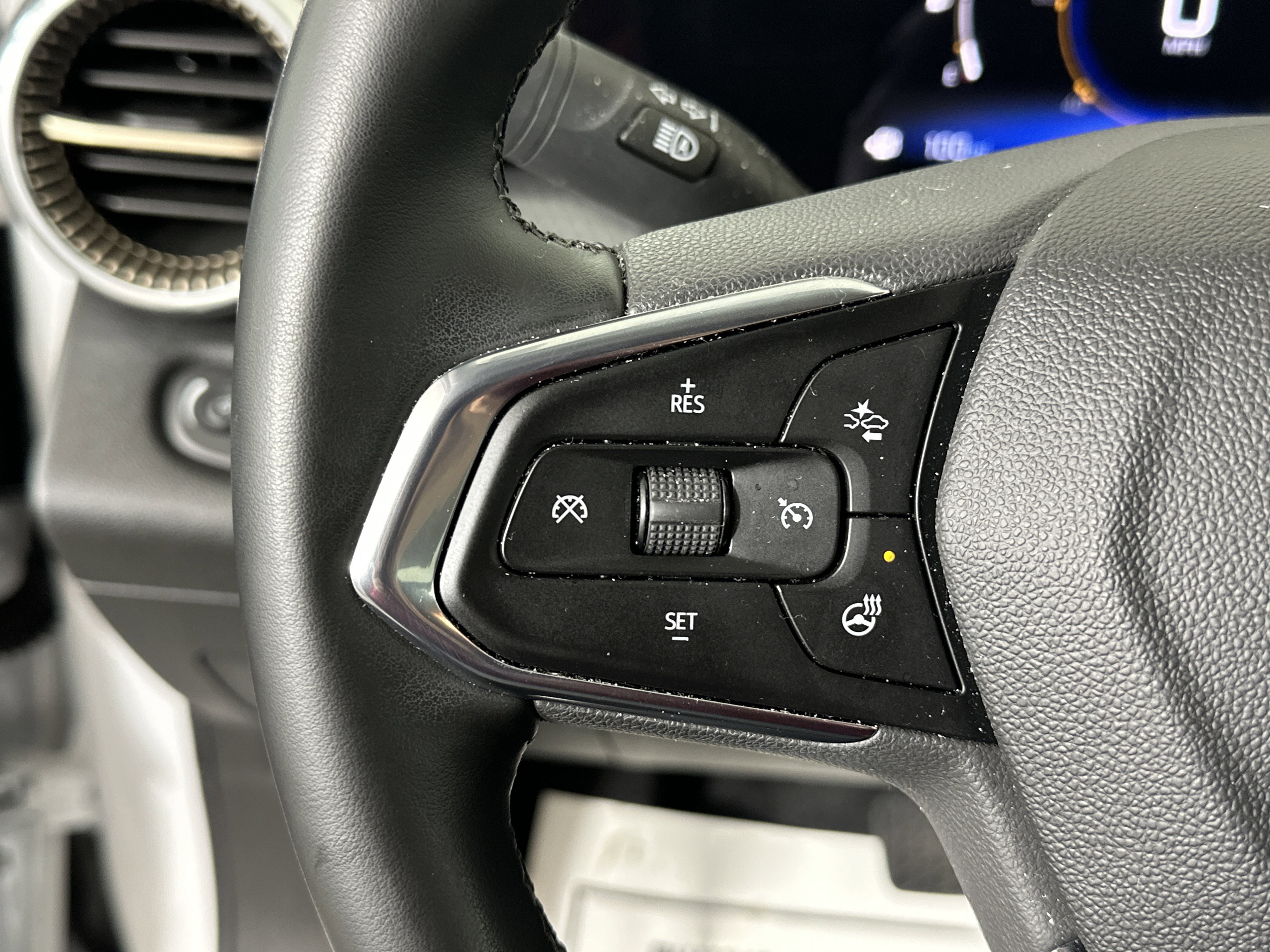 Used 2024 Chevrolet Trax ACTIV image 28