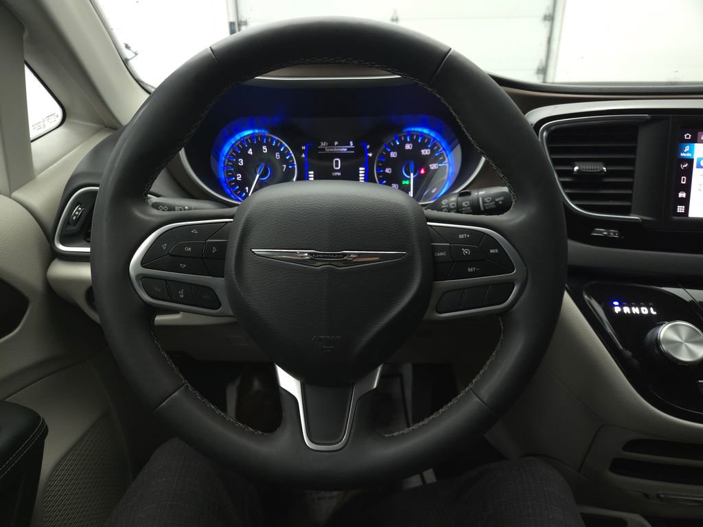 Used 2023 Chrysler Voyager LX image 22