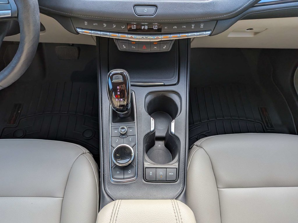 Used 2023 Cadillac XT4 Luxury w/ Cold Weather Package FWD image 22