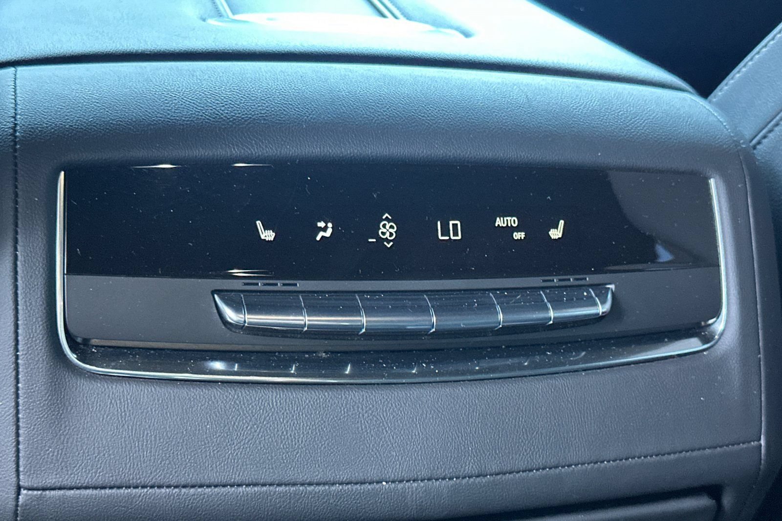 Used 2022 Cadillac Escalade Luxury AWD/4WD image 40