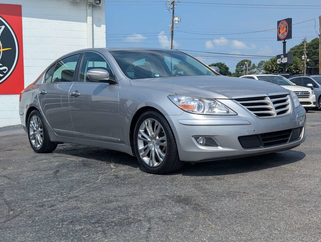 Used 2011 Hyundai Genesis 4.6 RWD image 3