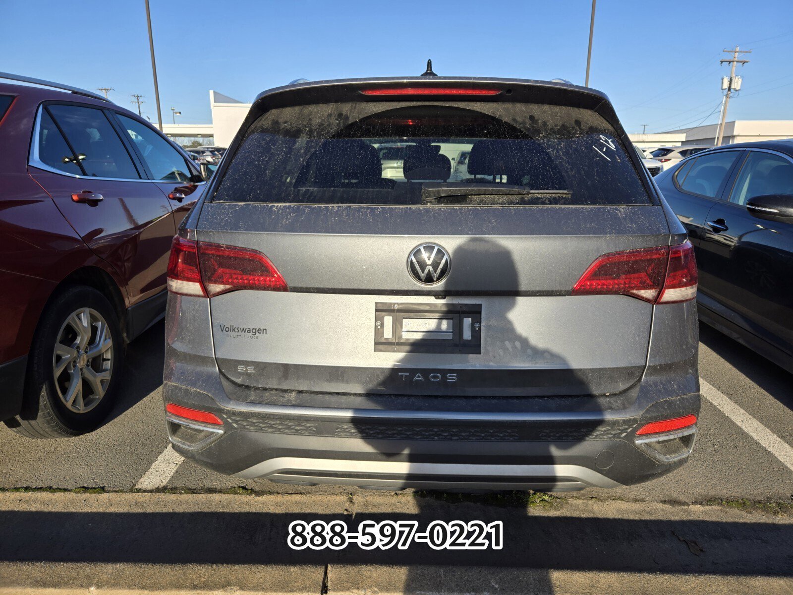 Used 2024 Volkswagen Taos SE w/ Panoramic Sunroof Package image 5