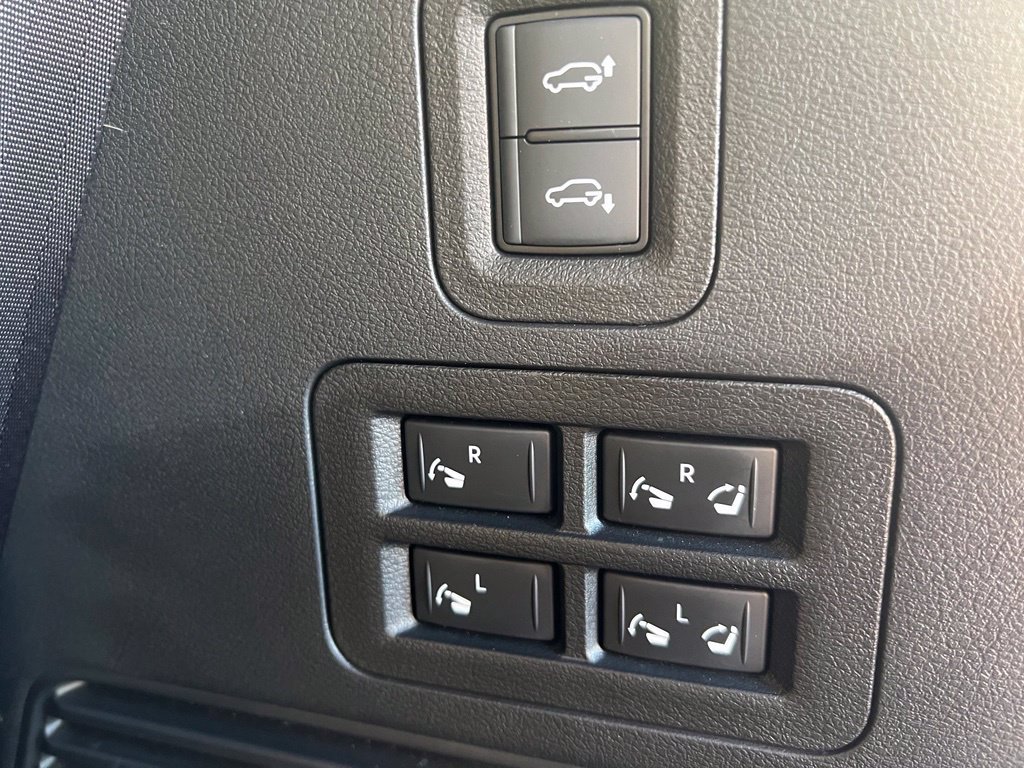 Certified 2025 Nissan Armada PRO-4X w/ Pro-4X Premium Package AWD/4WD image 44