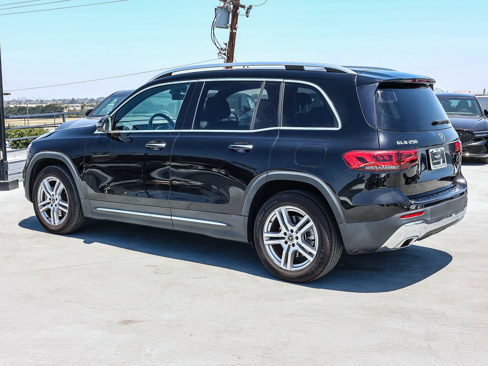 Used 2021 Mercedes-Benz GLB 250 w/ Premium Package image 6
