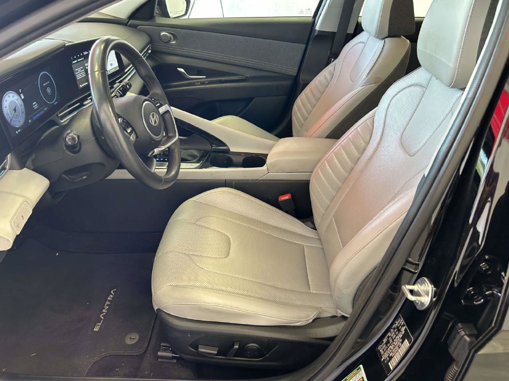 Used 2025 Hyundai Elantra Limited w/ Cargo Package FWD image 15