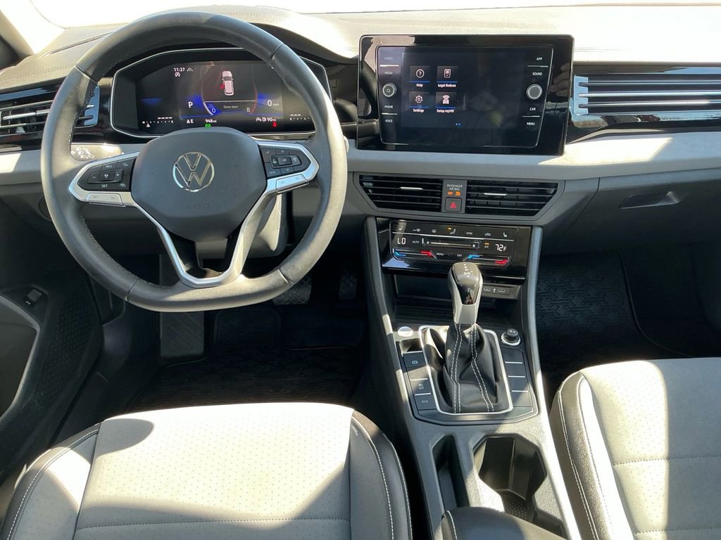 Used 2025 Volkswagen Jetta SE w/ Sunroof Package image 17