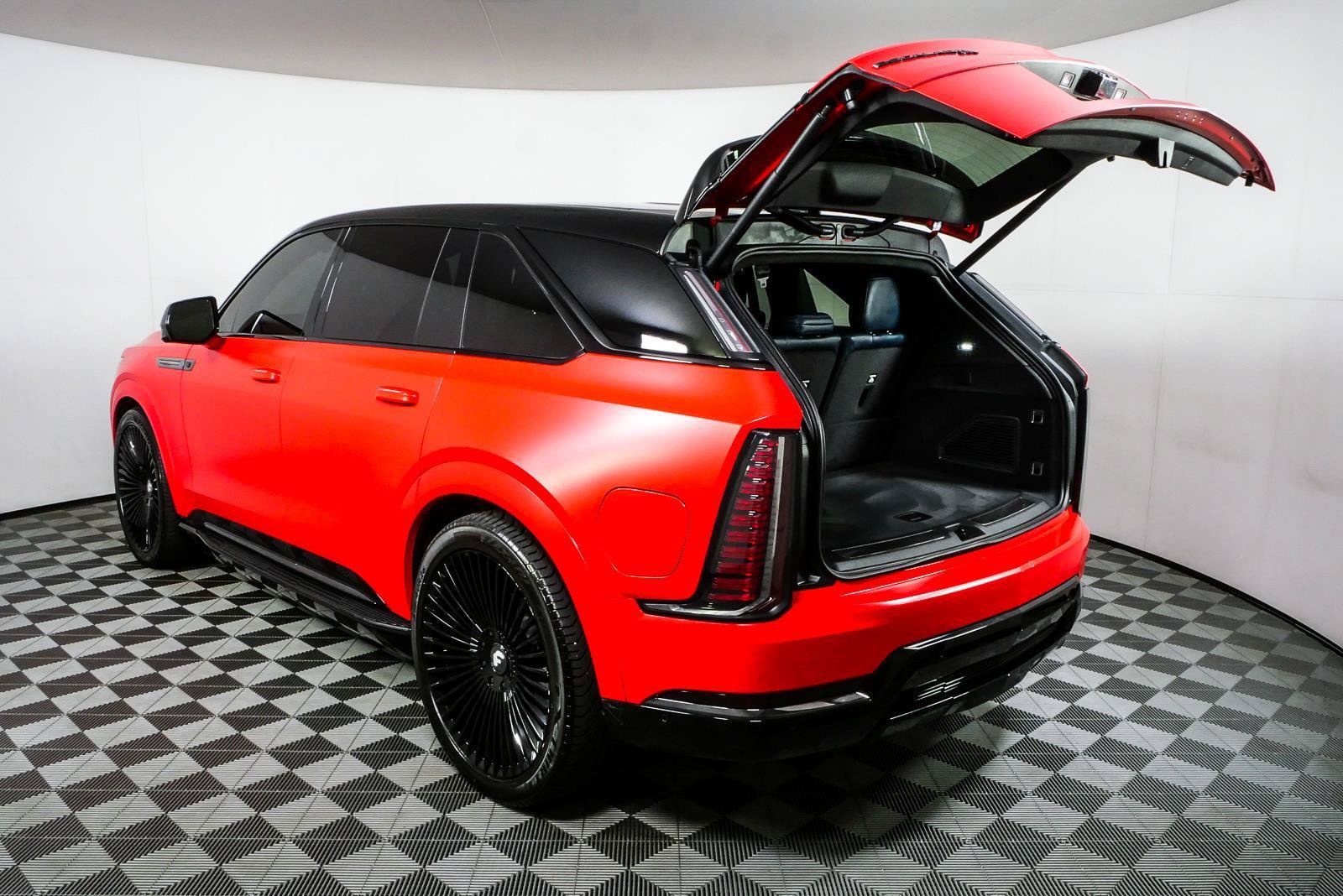 Used 2026 Cadillac Escalade IQ Sport 2 w/ LPO, ONYX Package AWD/4WD image 36
