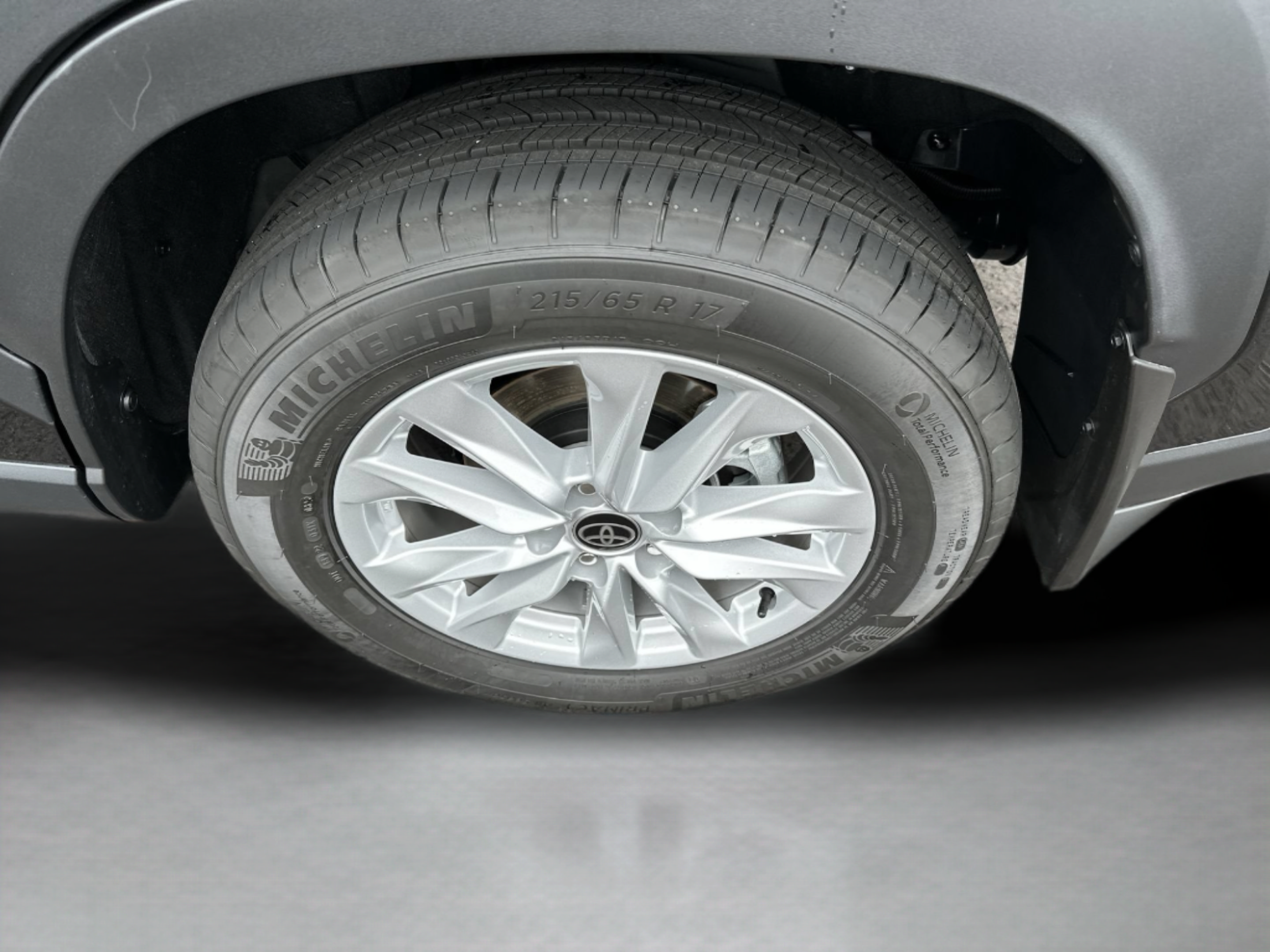 Used 2026 Toyota Corolla Cross LE FWD image 30