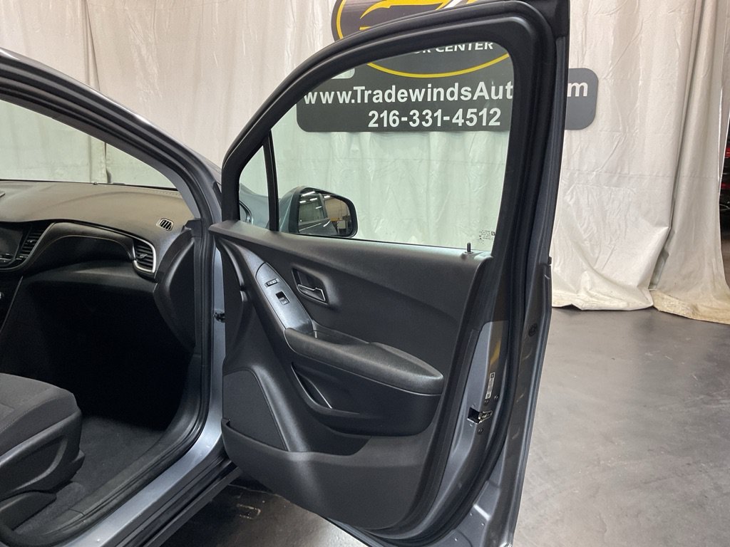 Used 2020 Chevrolet Trax LS w/ Tint and Cruise Package FWD image 33