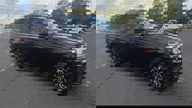 Certified 2024 Ford Expedition Max XLT image 3