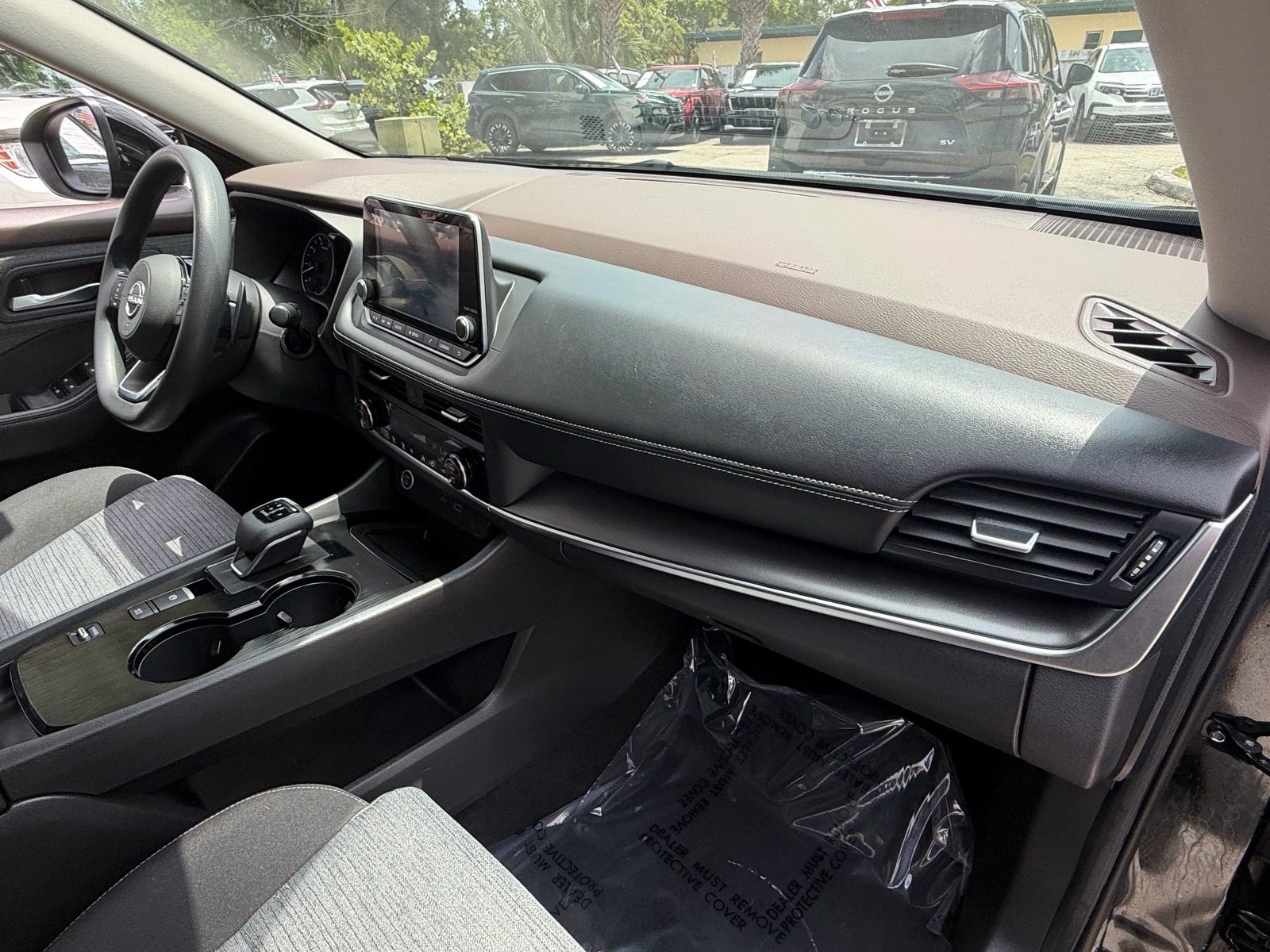 Used 2023 Nissan Rogue SV FWD image 15