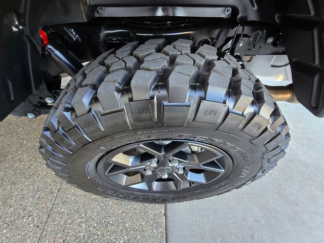 Certified 2025 Jeep Gladiator Sport AWD/4WD image 29