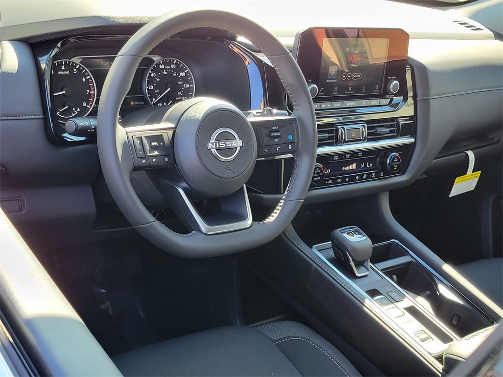 New 2025 Nissan Pathfinder SV image 4
