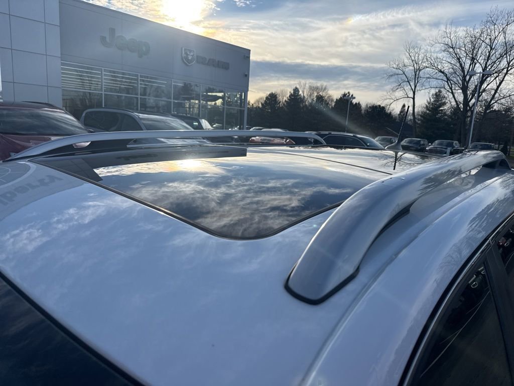 Used 2020 Jeep Cherokee Latitude Plus w/ Comfort/Convenience Group image 11