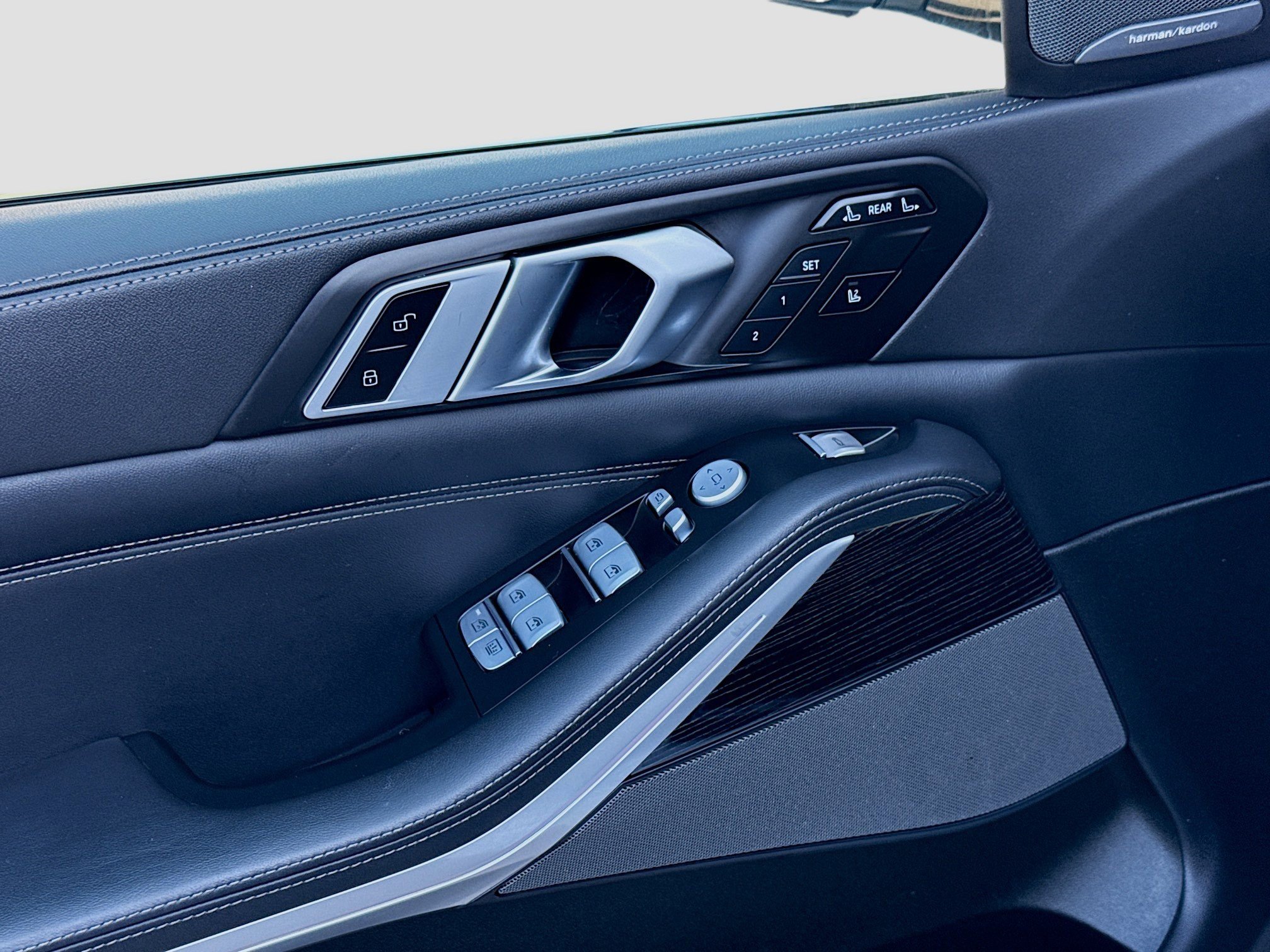 Used 2023 BMW X7 xDrive40i w/ M Sport Package image 17