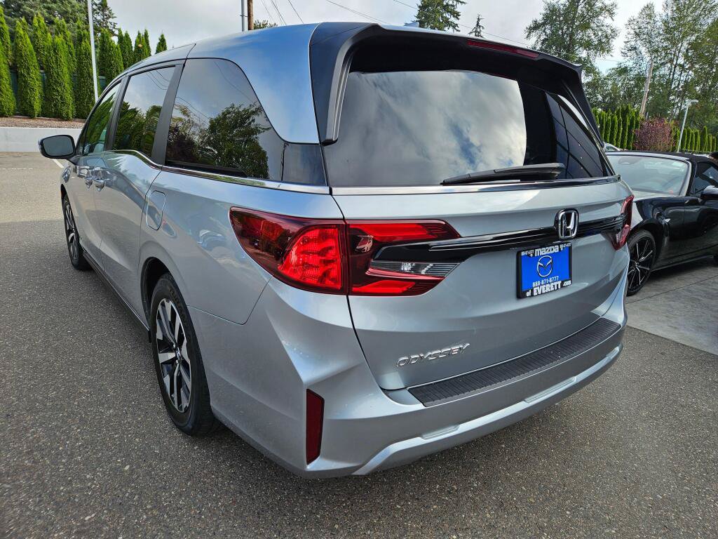 Used 2025 Honda Odyssey EX-L image 3