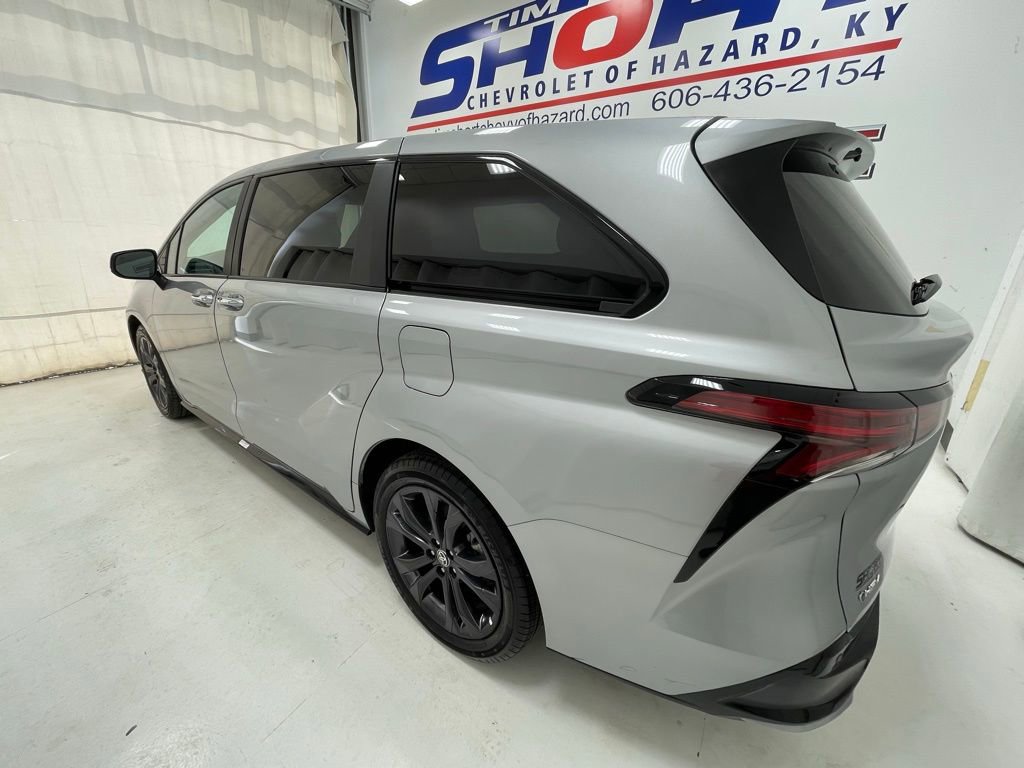 Used 2025 Toyota Sienna XSE image 7