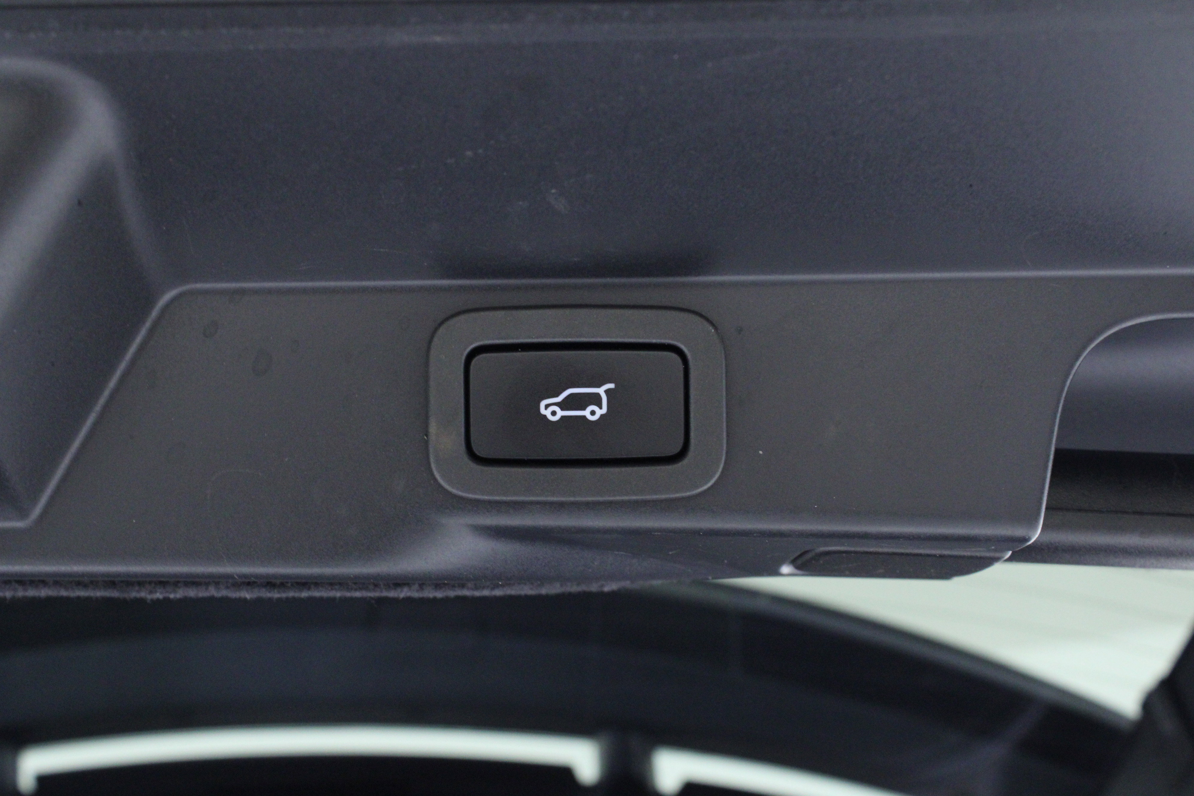 Used 2020 Land Rover Range Rover Sport HST image 11