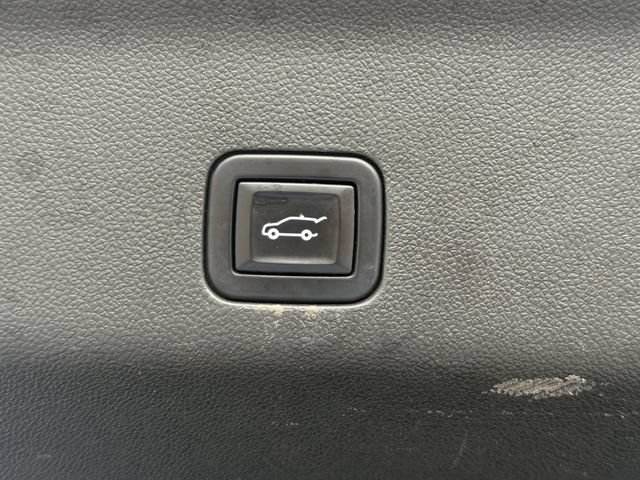 Used 2021 Chevrolet Tahoe RST w/ Luxury Package RWD image 16